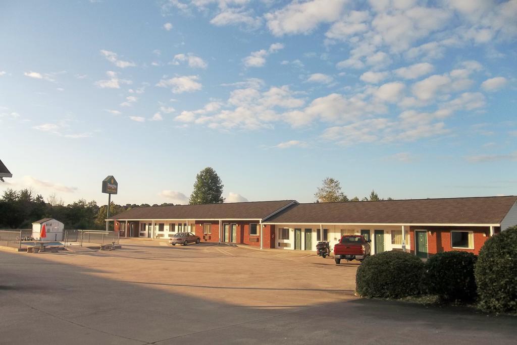 Douglas Inn & Suites, Blue Ridge, Ga Екстериор снимка