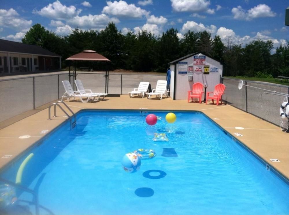 Douglas Inn & Suites, Blue Ridge, Ga Екстериор снимка