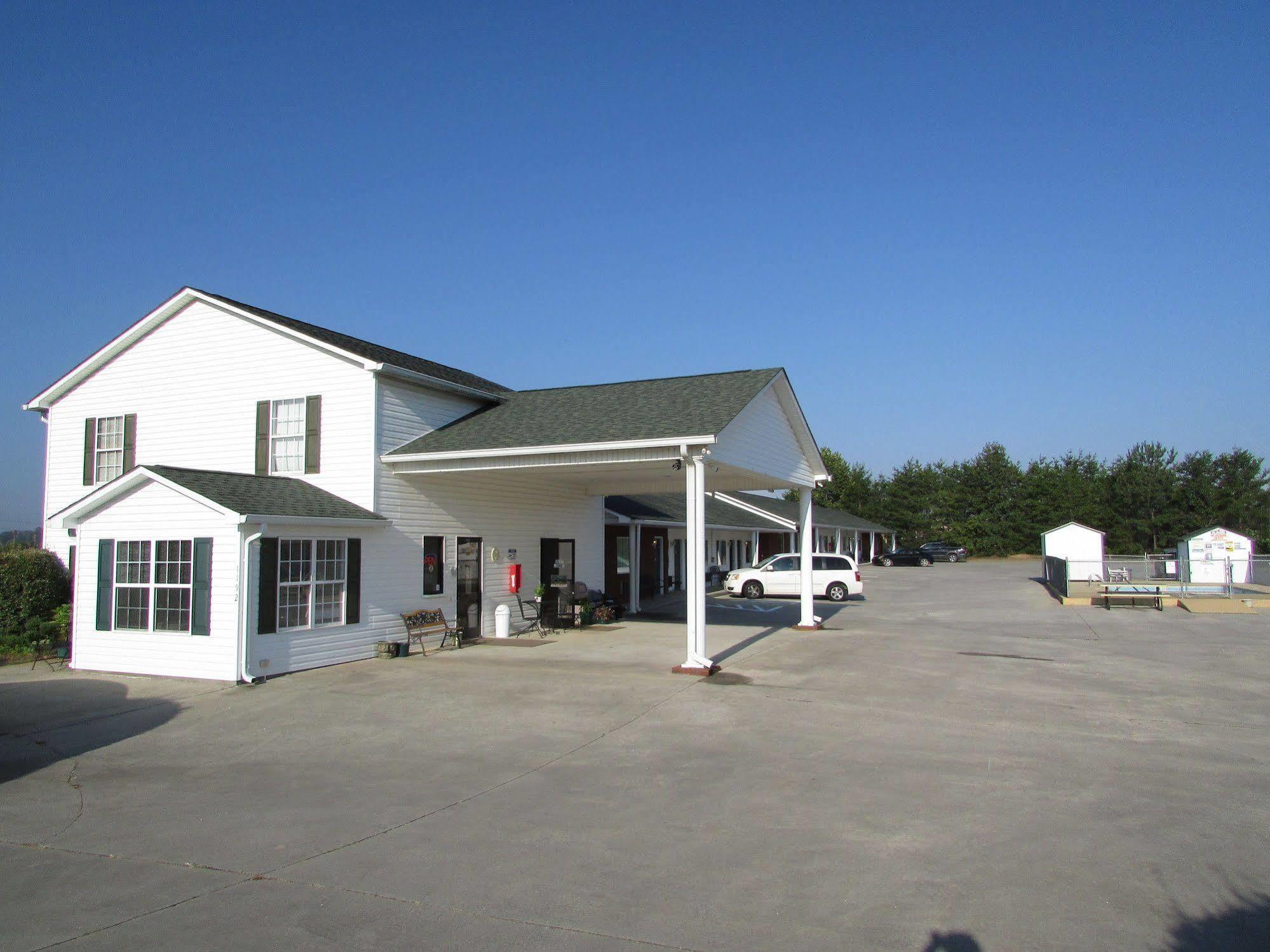 Douglas Inn & Suites, Blue Ridge, Ga Екстериор снимка